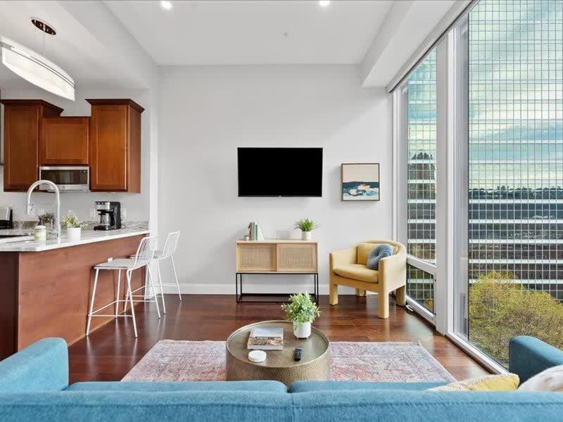 Cozysuites 1br, Ppg Paints Arena, Pitts *