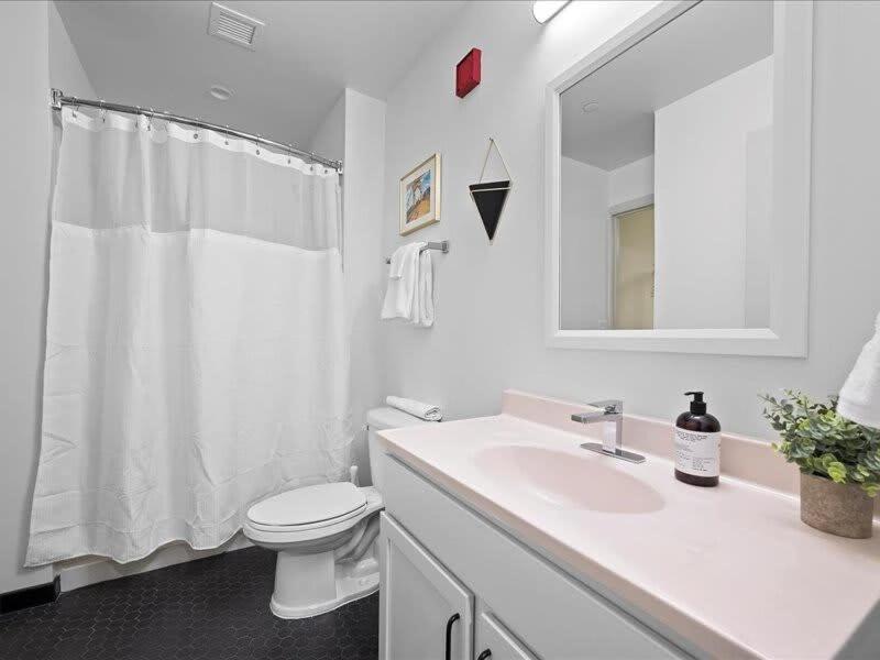 Cozysuites Historic 1br, Downtown Apartment