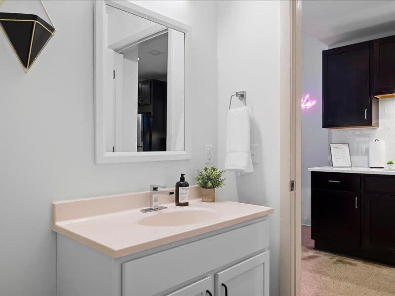 Cozysuites Historic 1br, Downtown Apartment