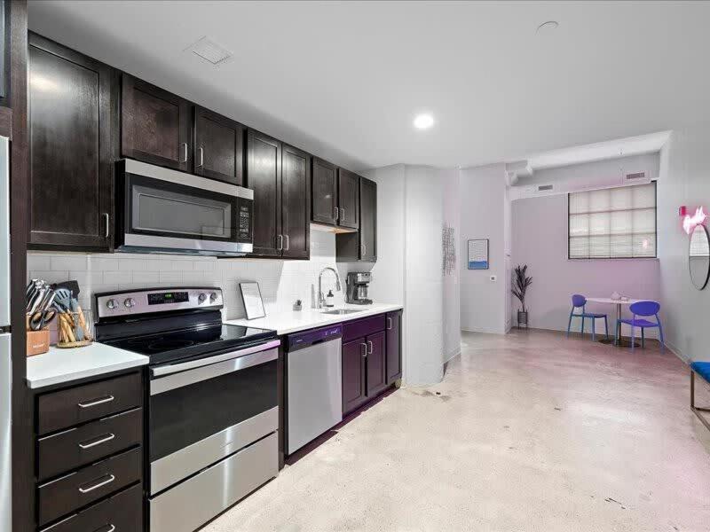 Cozysuites Roomy 1br, Downtown Apartment