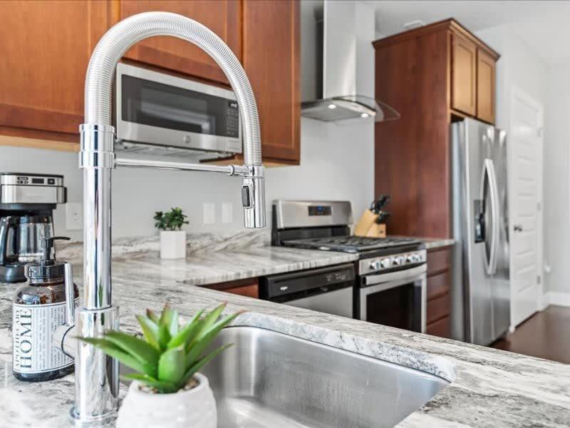 Cozysuites Modern 1br, Ppg Paints Arena, Pitts Apartment