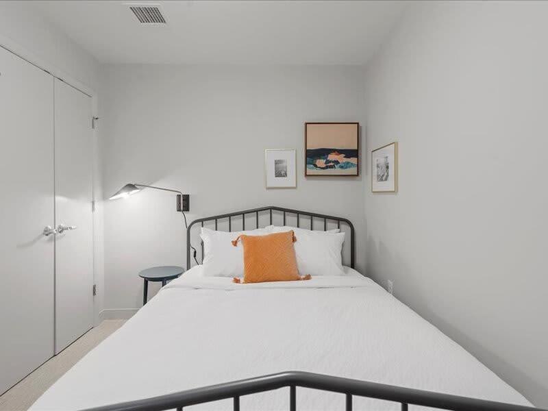 Cozysuites Modern 2br, Downtown Apartment
