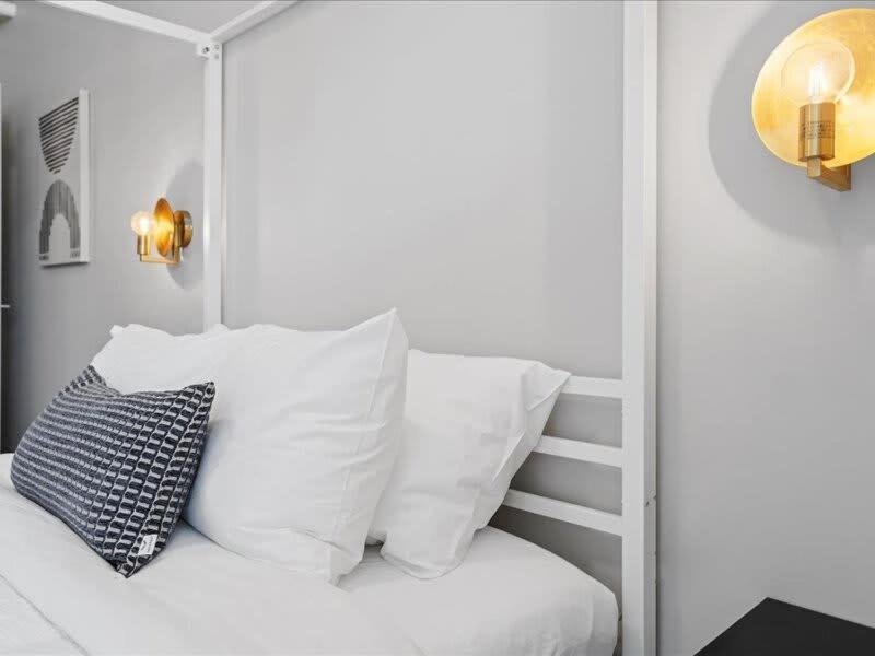 Cozysuites Modern 2br, Downtown *