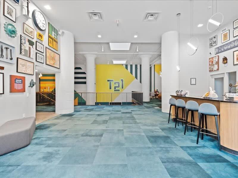Cozysuites Modern 2br, Downtown *