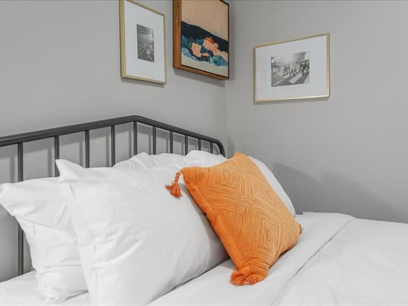 Cozysuites Modern 2br, Downtown Apartment