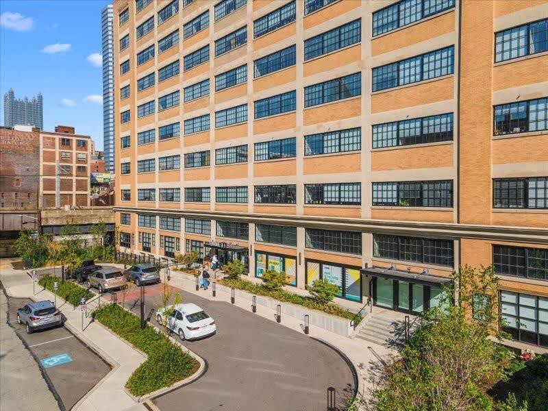 Cozysuites Modern 2br, Downtown Pittsburgh