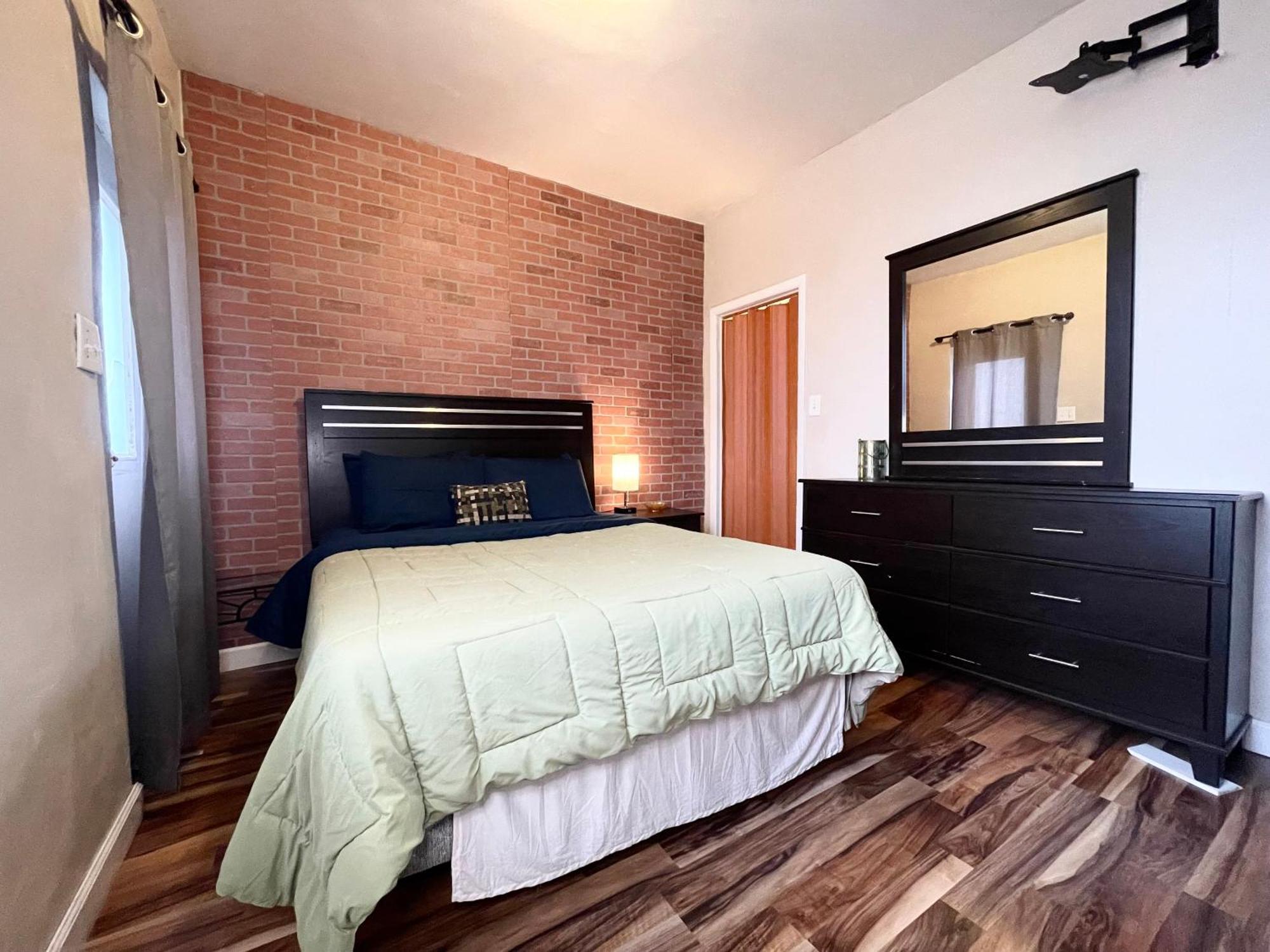 Grammy's House- Downtown Apartment *