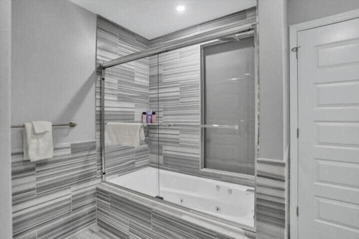 Two Posh Cozysuites, Ppg Paints Arena, Pitts Apartment *