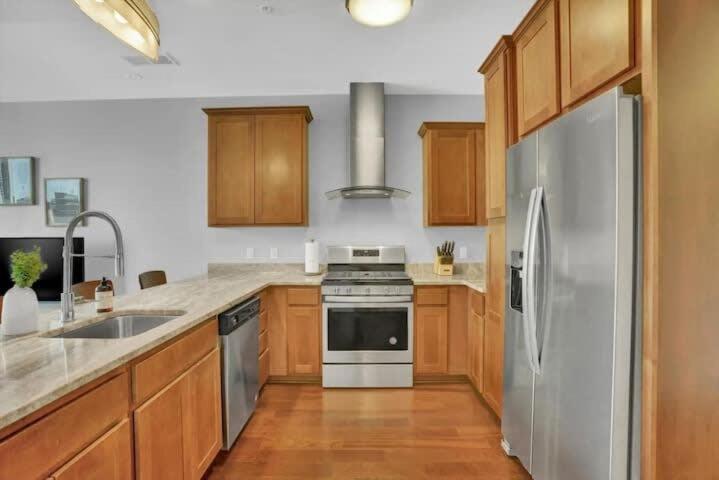 Apartment Two Posh Cozysuites, Ppg Paints Arena, Pitts Pittsburgh