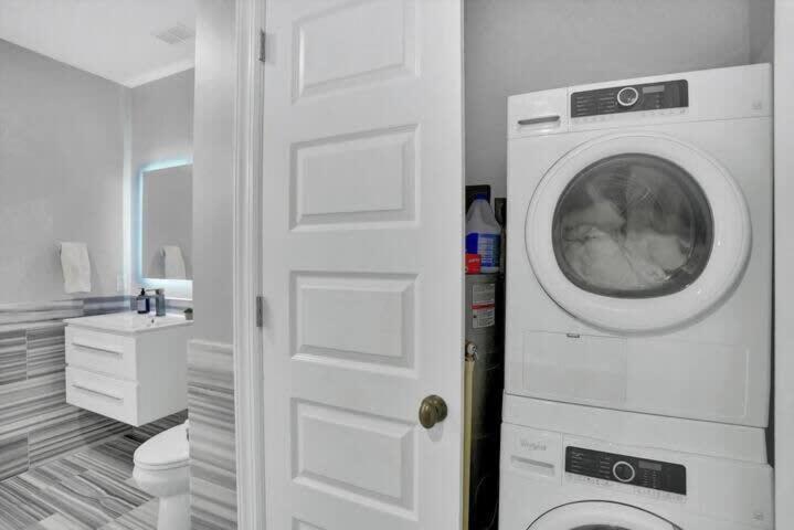 Apartment Two Posh Cozysuites, Ppg Paints Arena, Pitts Pittsburgh