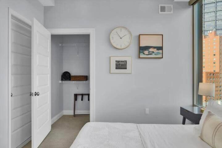 Apartment Two Posh Cozysuites, Ppg Paints Arena, Pitts