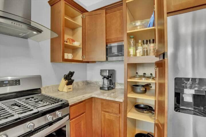 Two Posh Cozysuites, Ppg Paints Arena, Pitts Apartment Pittsburgh