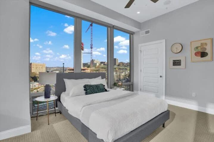 Apartment Two Posh Cozysuites, Ppg Paints Arena, Pitts