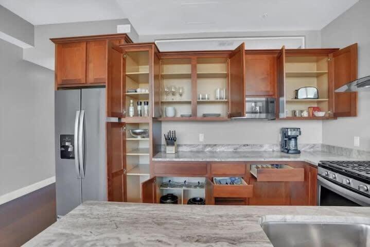 Two Posh Cozysuites, Ppg Paints Arena, Pitts Apartment *