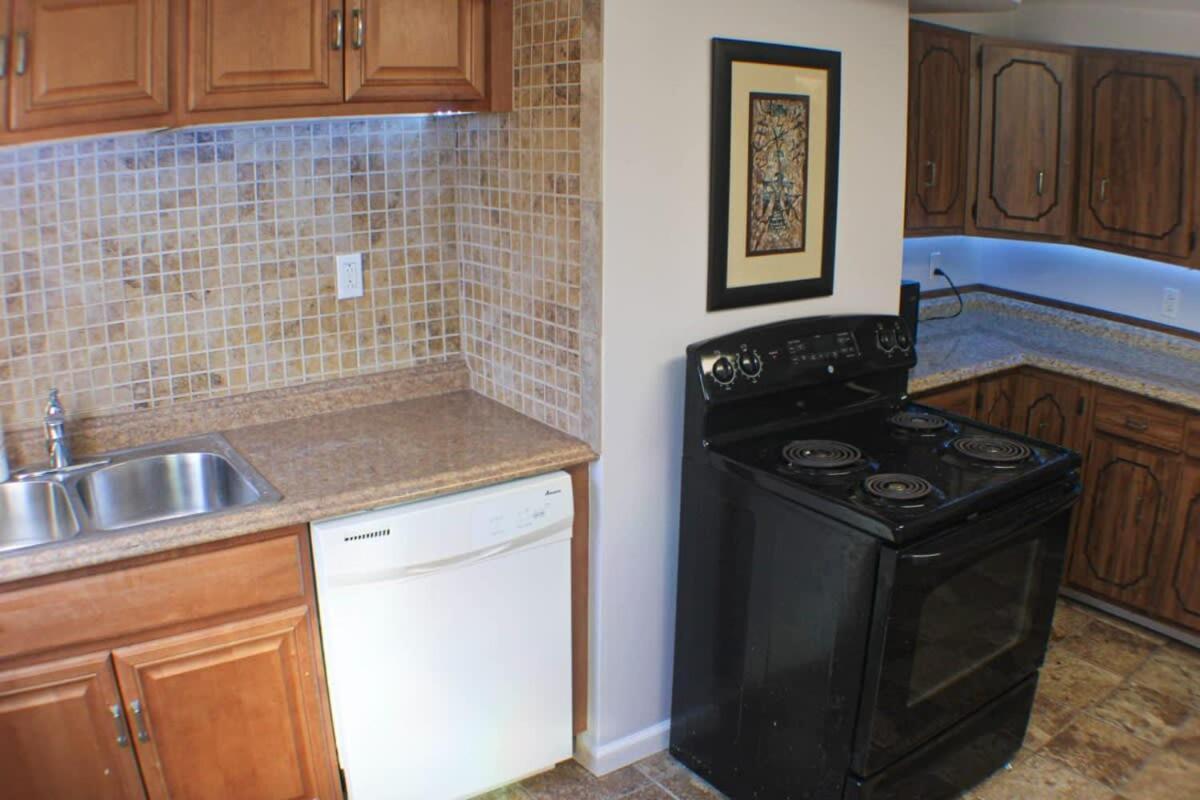 Newly Renovated 2-bed Near Downtown-north Shore Ferienhaus *