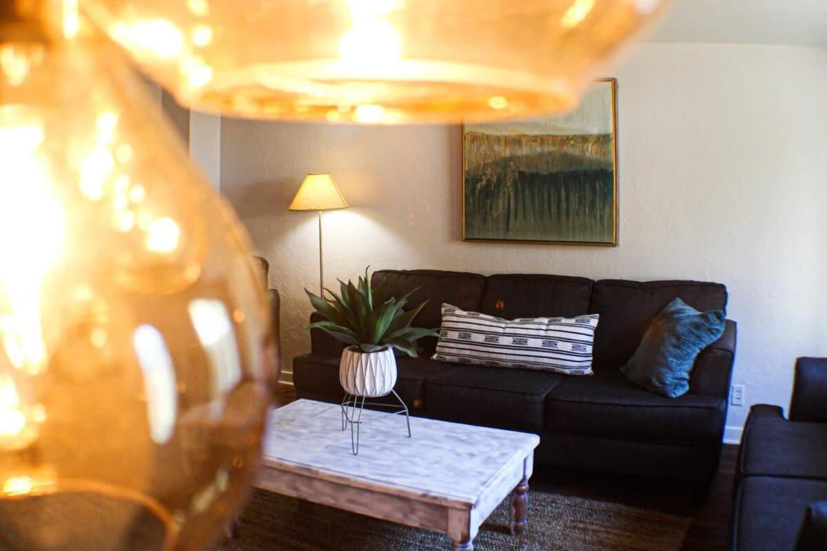 Newly Renovated 2-bed Near Downtown-north Shore Ferienhaus *