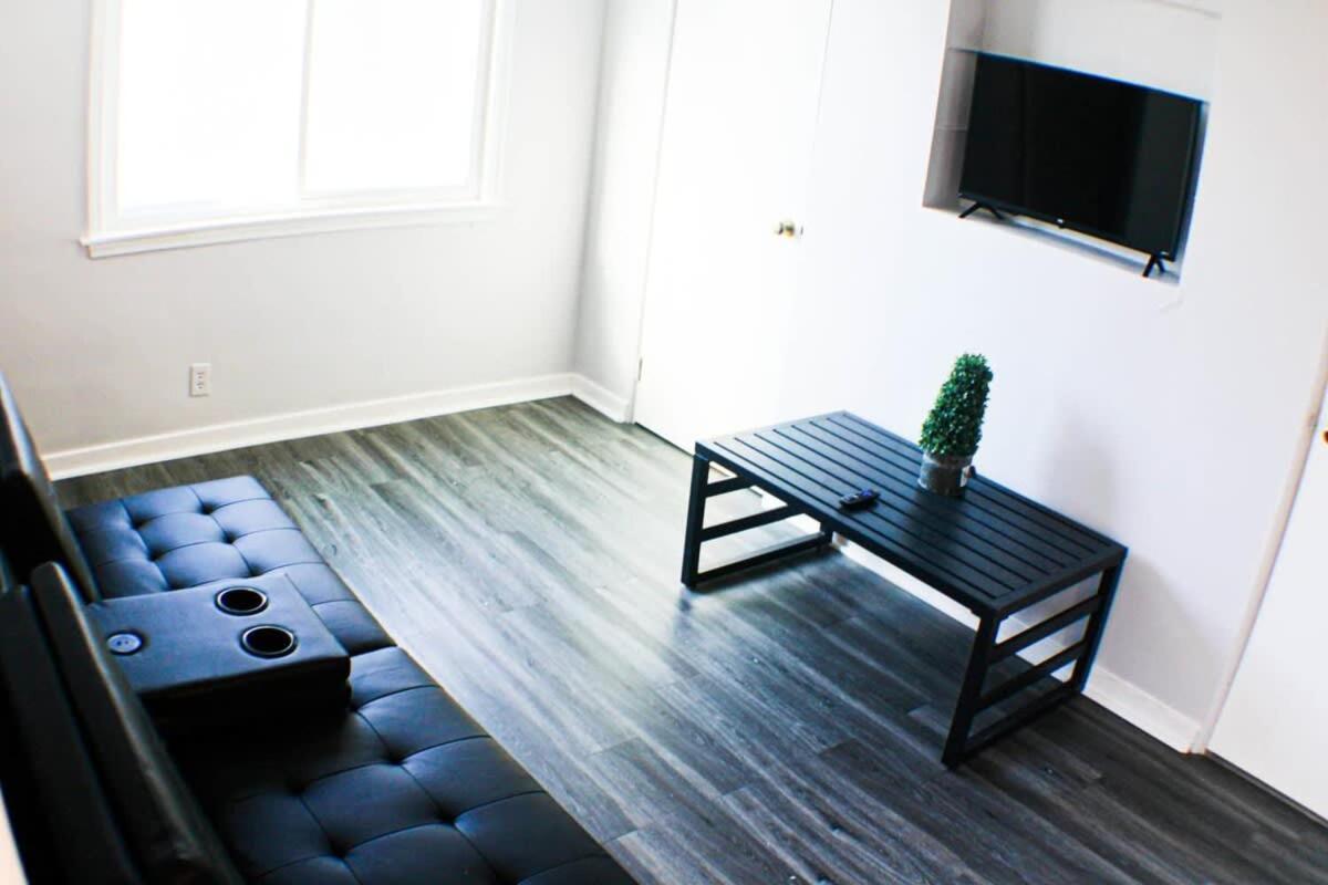 Newly Renovated 2-bed Near Downtown-north Shore