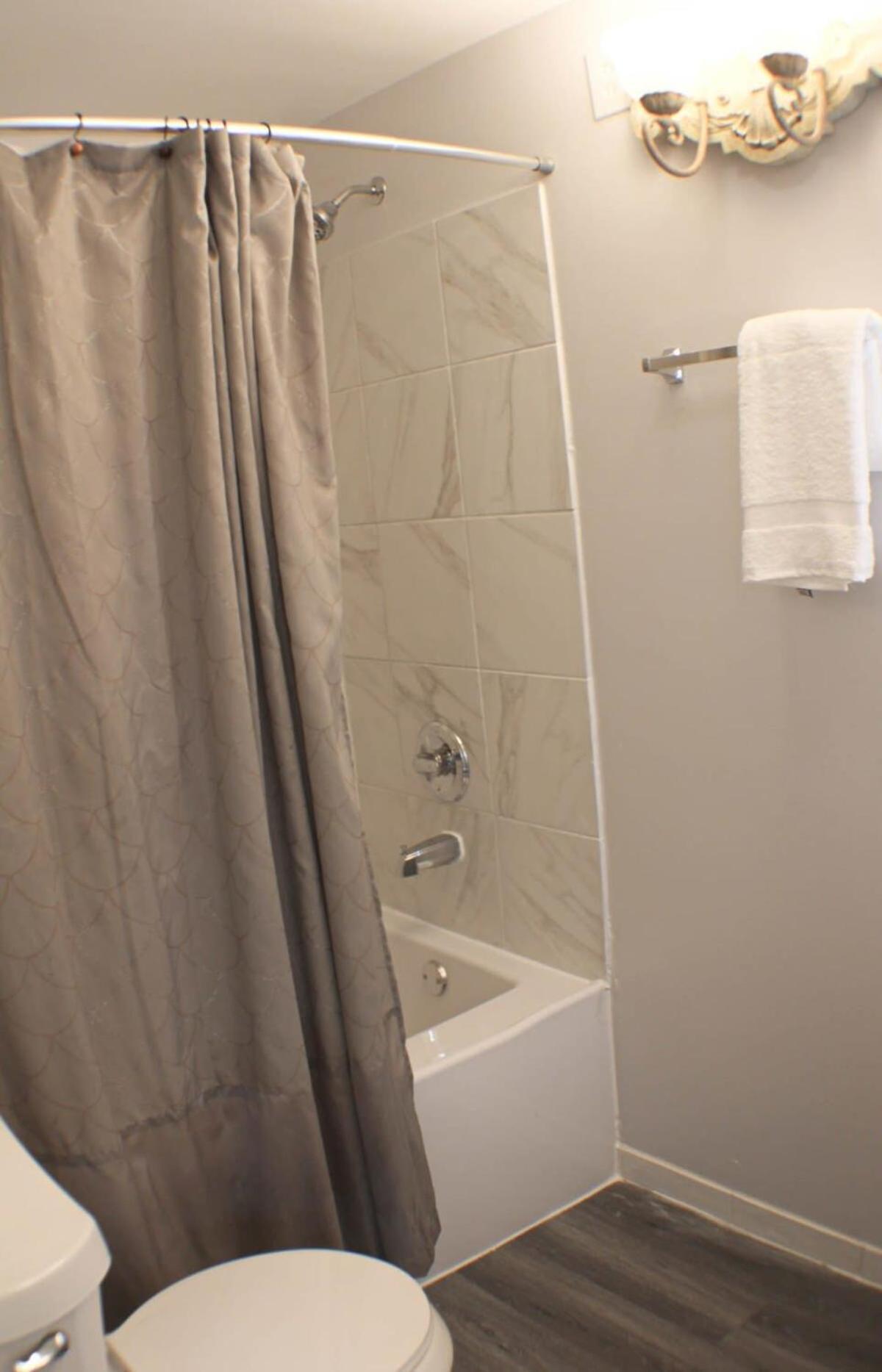 Ferienhaus Newly Renovated 2-bed Near Downtown-north Shore *