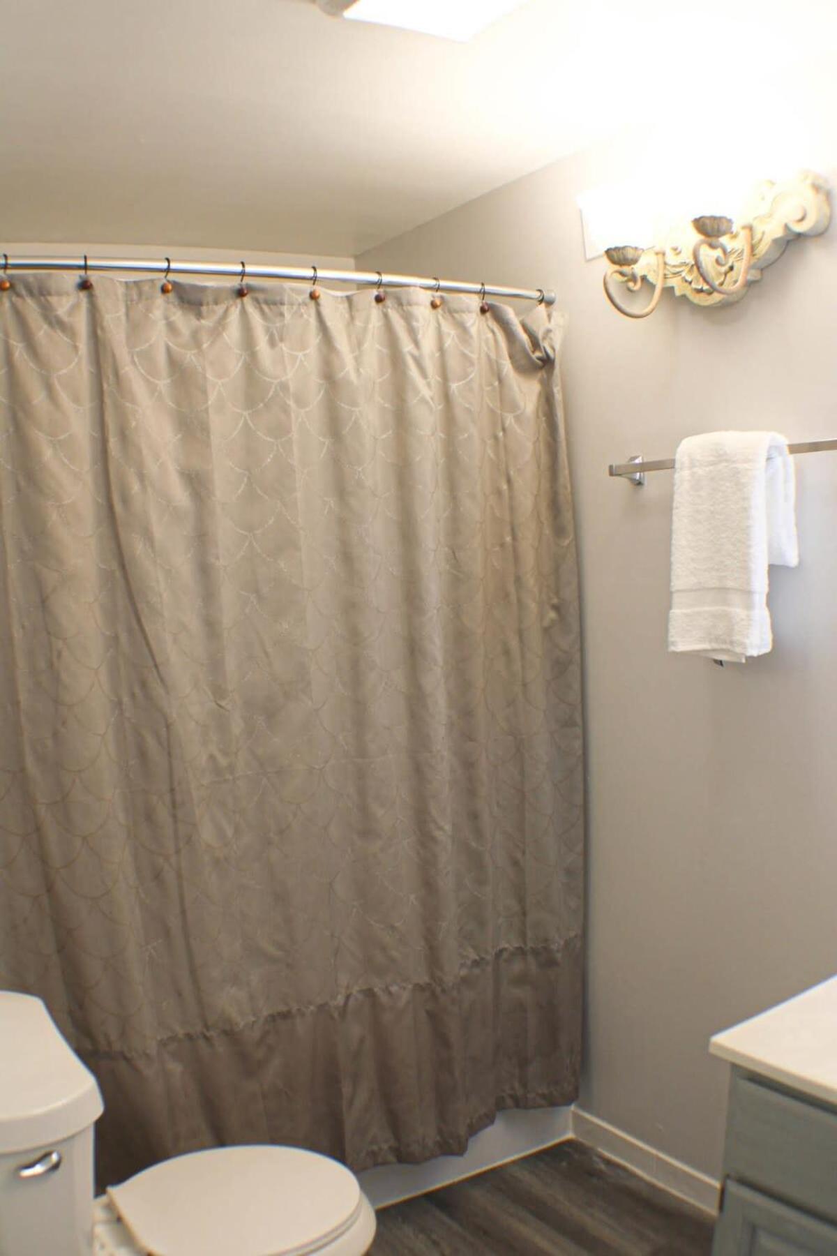 Newly Renovated 2-bed Near Downtown-north Shore Ferienhaus *