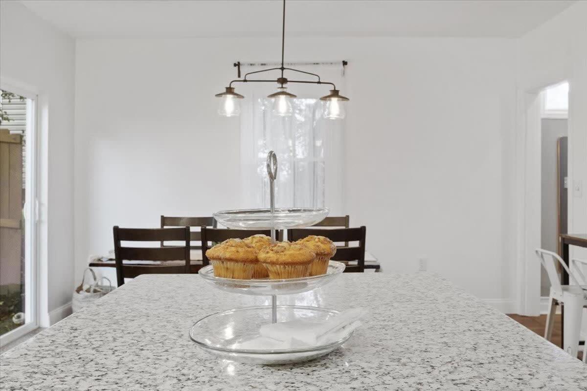 Fire Pit Vintage Vibes Mins From Stadiums Downtown Holiday home *