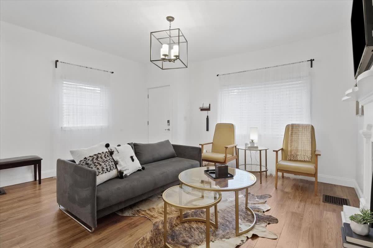 Holiday home Fire Pit Vintage Vibes Mins From Stadiums Downtown Pittsburgh