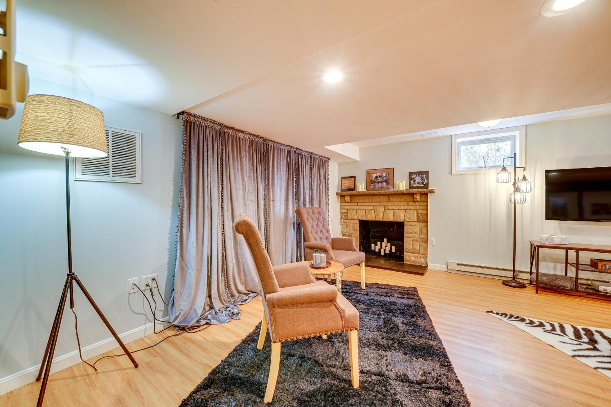 Couples Retreat About 2 Mi To Downtown! Apartment *