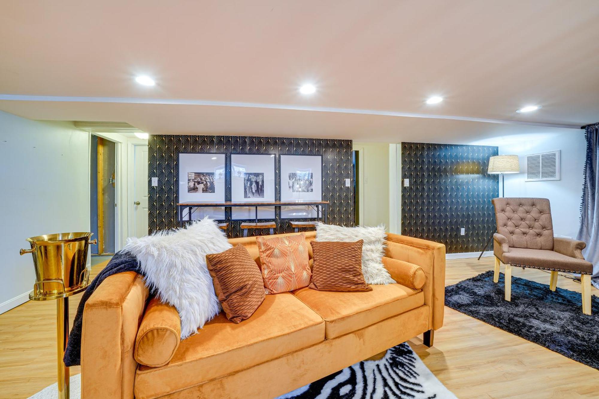 Apartment Couples Retreat About 2 Mi To Downtown!