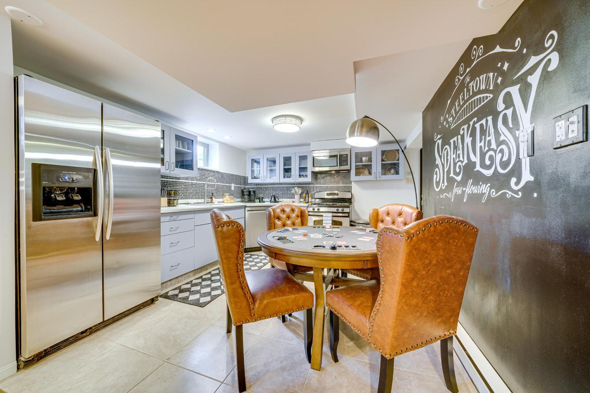 Apartment Couples Retreat About 2 Mi To Downtown!