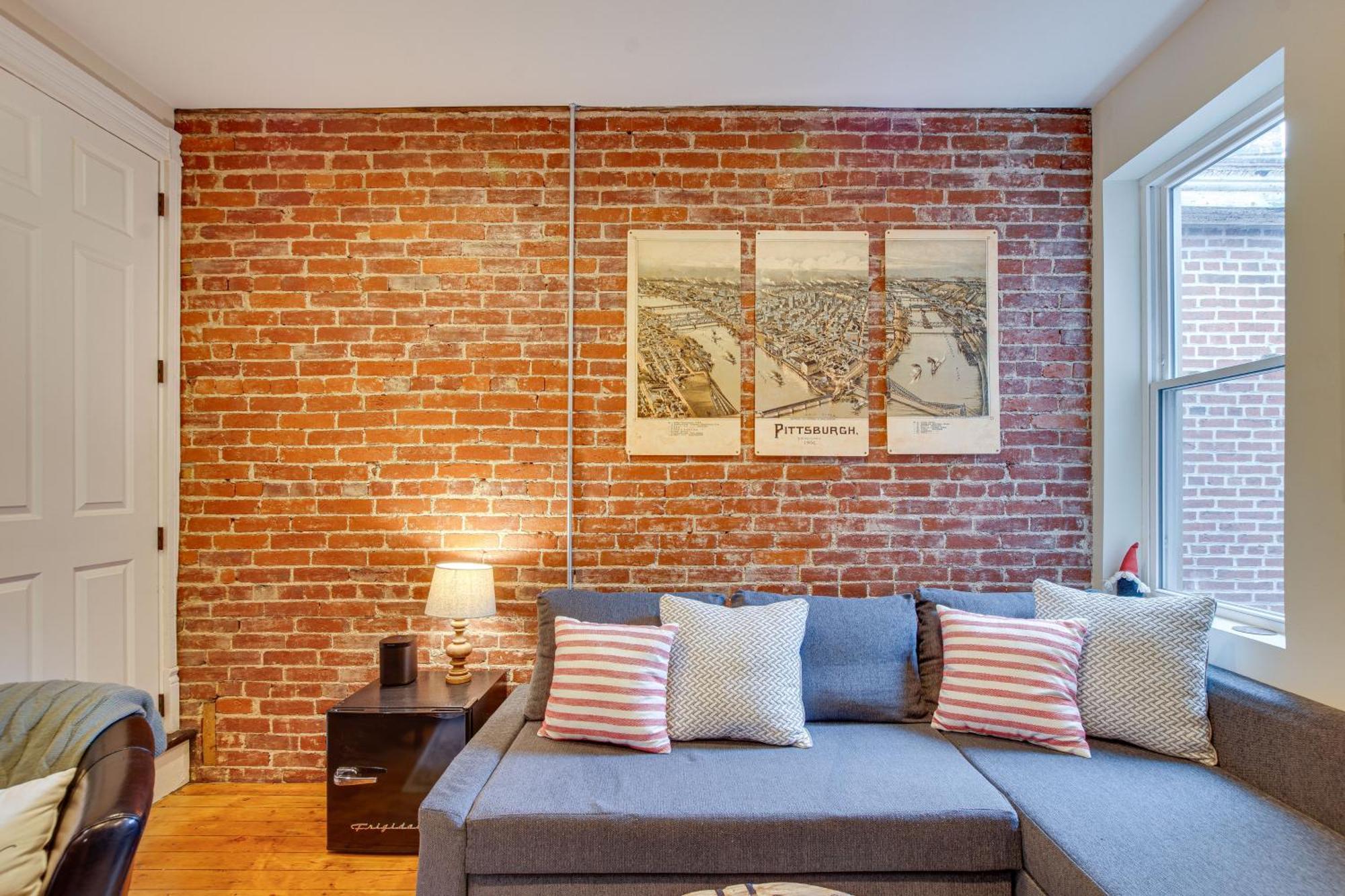 Idyllic Row House, 3 Mi To Downtown! *