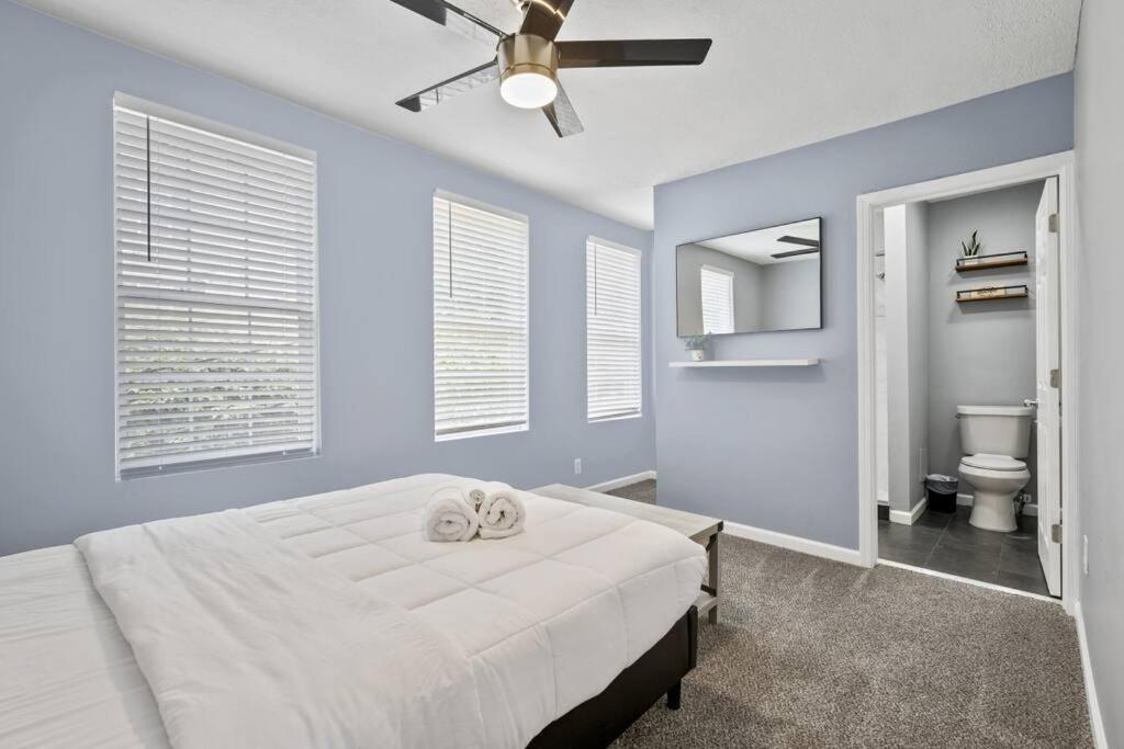 3br Charming With Fireplace *