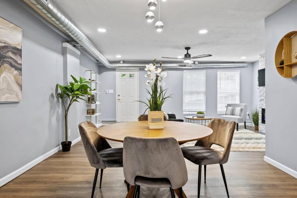 3br Charming With Fireplace *