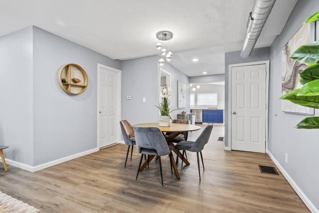 3br Charming With Fireplace * Pittsburgh