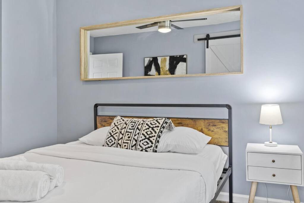 3br Charming With Fireplace *