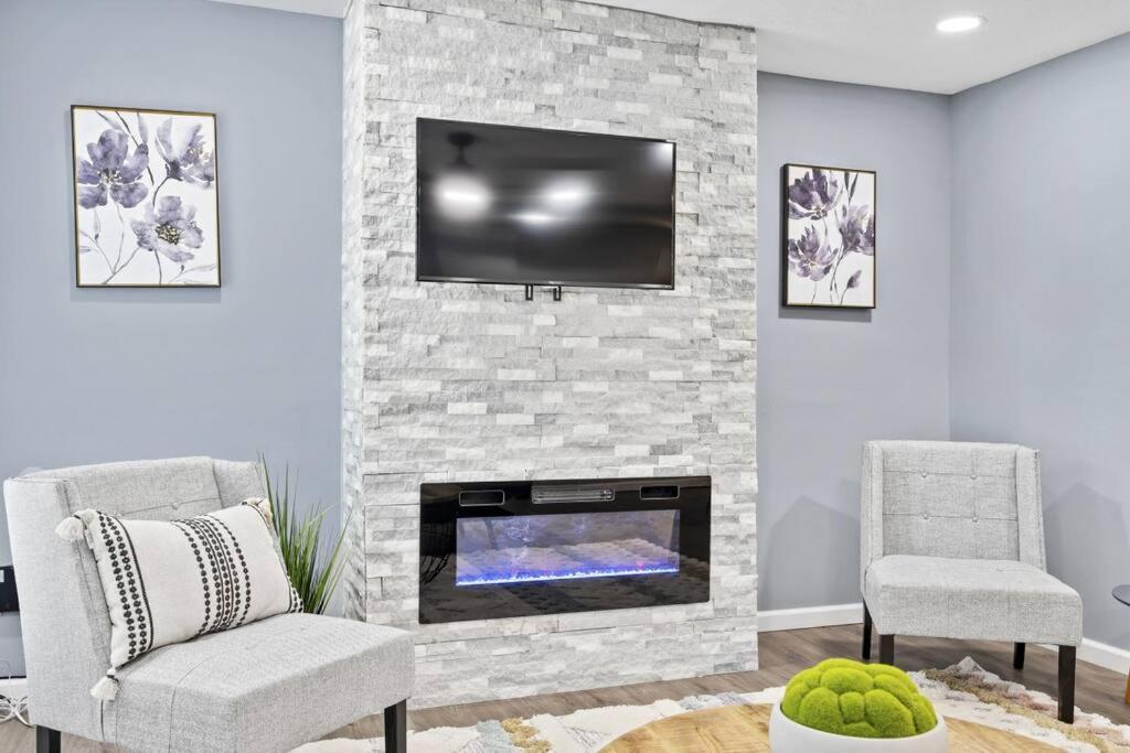 3br Charming With Fireplace * Pittsburgh