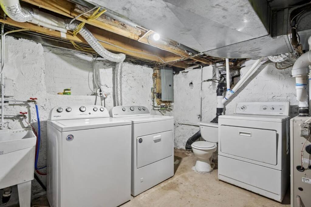 3br Charming With Fireplace *