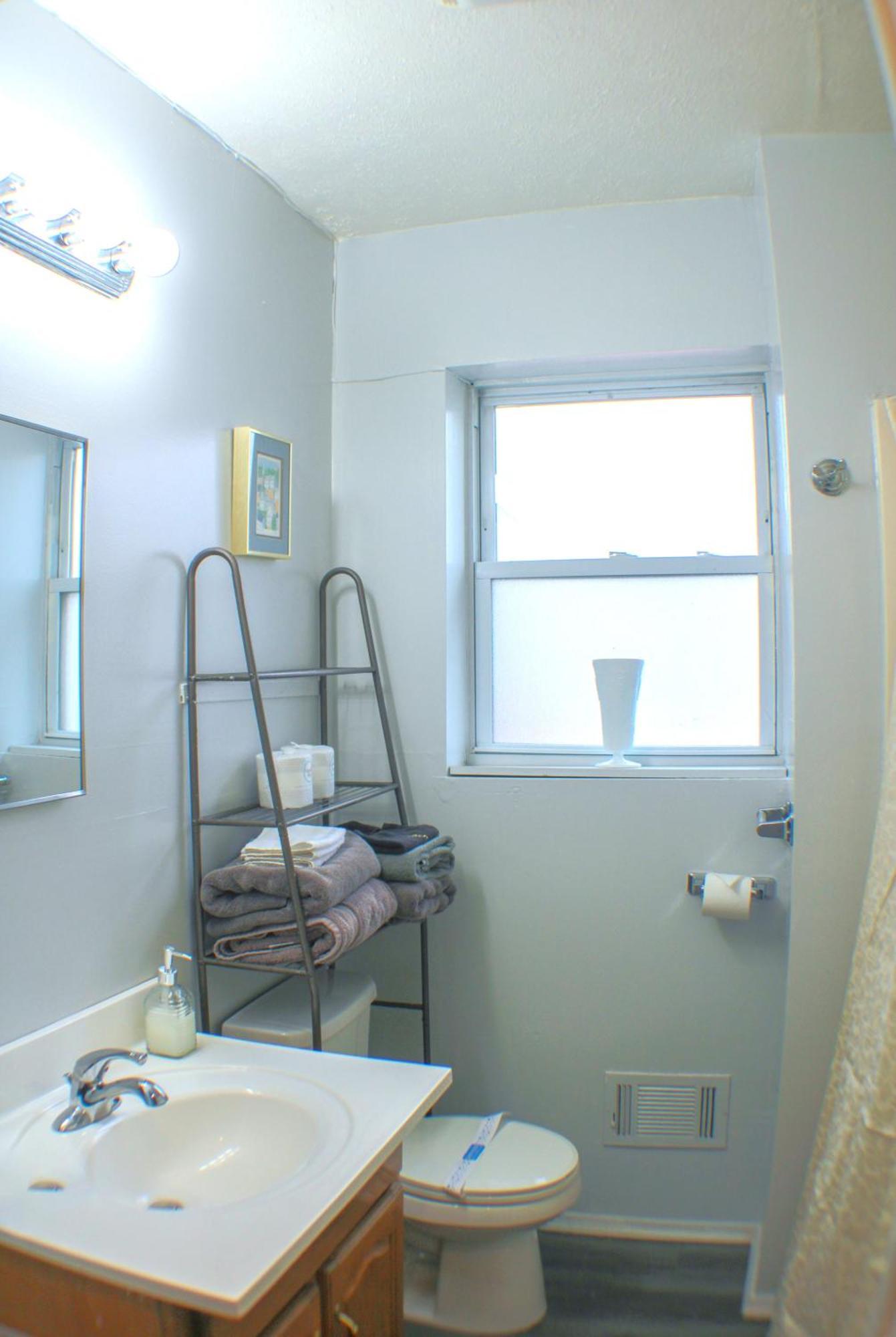 2 Bedroom East Carson Street Sanctuary Apartment *