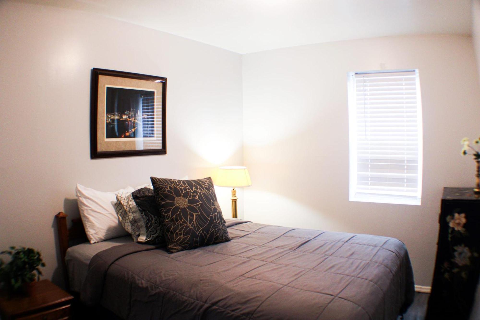 2 Bedroom East Carson Street Sanctuary Apartment *