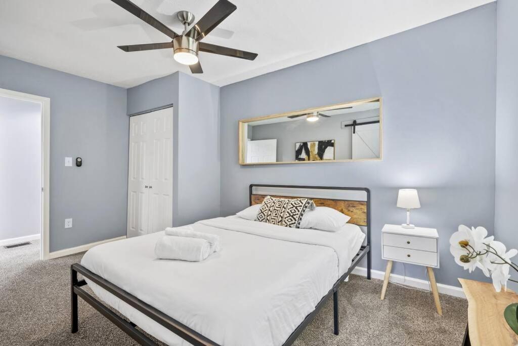 3br Charming With Fireplace * Pittsburgh