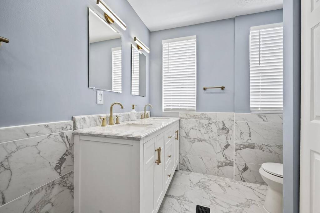 3br Charming With Fireplace Holiday home Pittsburgh