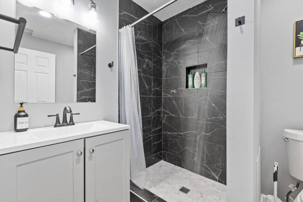 Holiday home 3br Charming With Fireplace Pittsburgh