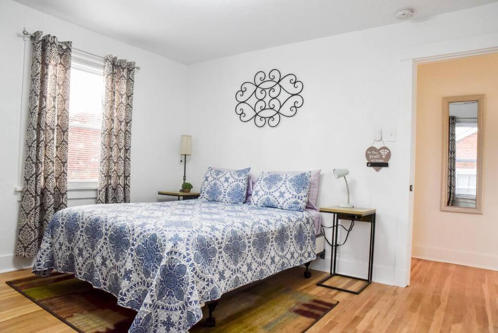 Large 2 Bedroom Great Location Close To Everything * Pittsburgh