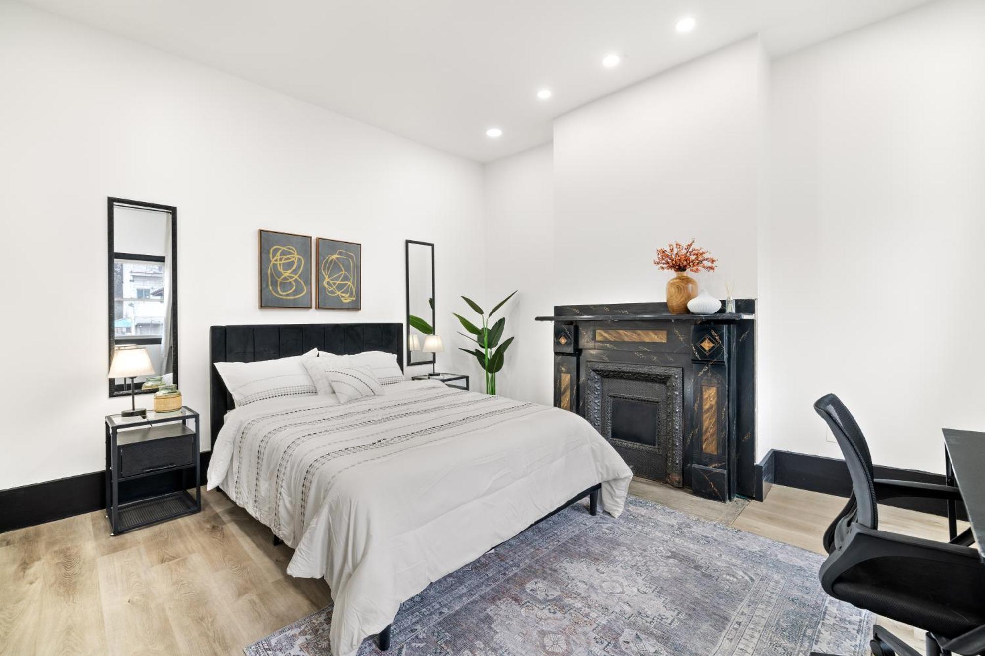 Heart Of Downtown, 5 Mins To Andy Warhol Museum, Parking Available, Private Fenced Backyard, Smart Tv, Washer And Dryer In Unit Holiday home Pittsburgh