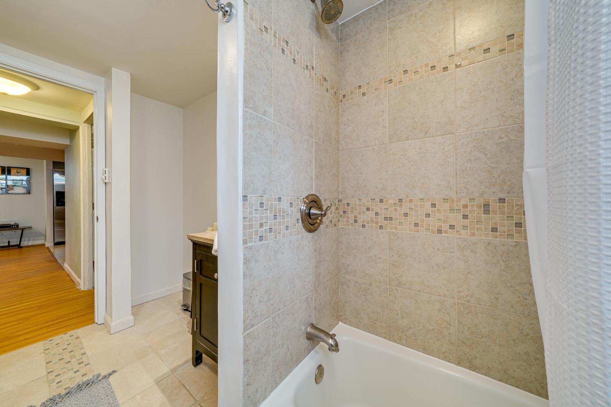 Apartment Couples Retreat About 2 Mi To Downtown! Pittsburgh