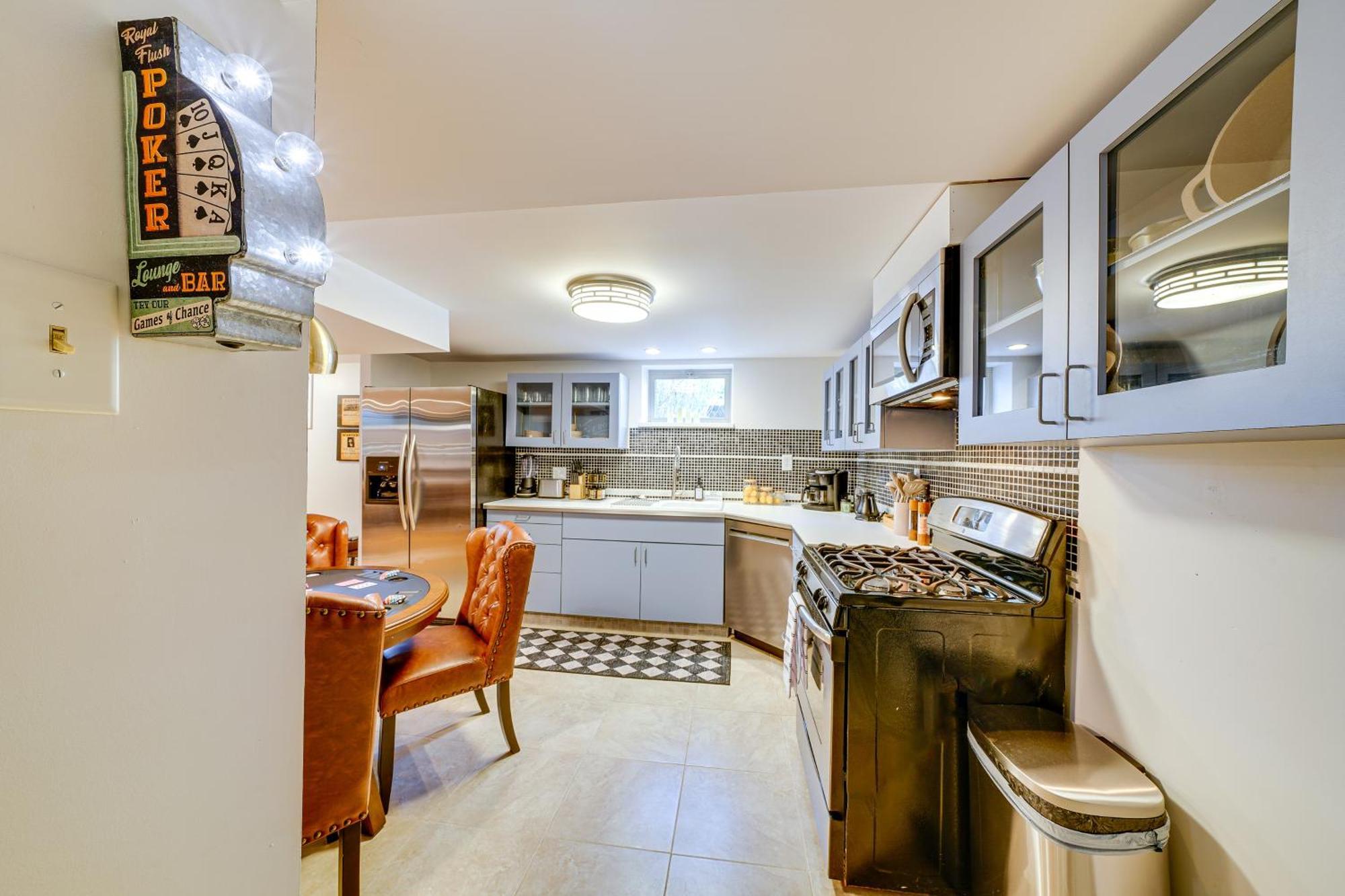 Apartment Couples Retreat About 2 Mi To Downtown! *