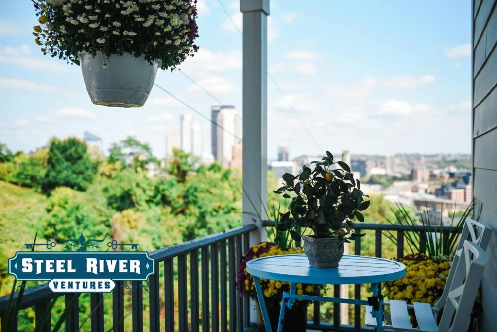View Sanctuary With Hot Tub * Pittsburgh