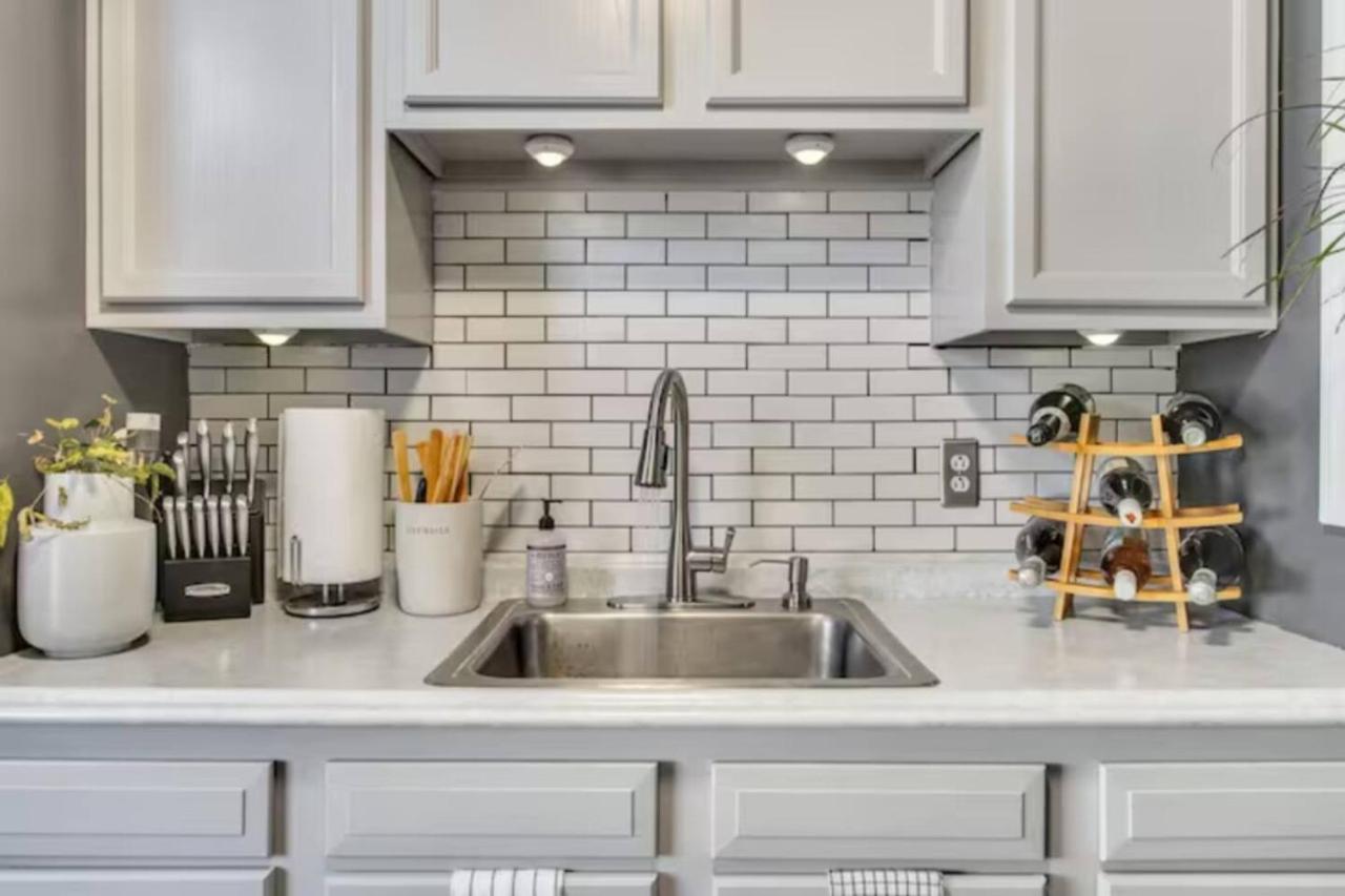 Apartment Near Arsenal Park L Street Parking *