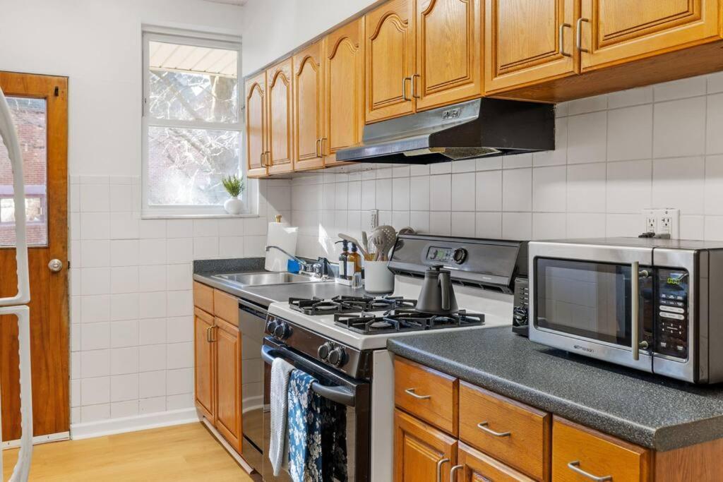 Downtown Escape: 3br - Game/movie - Foosball * Pittsburgh