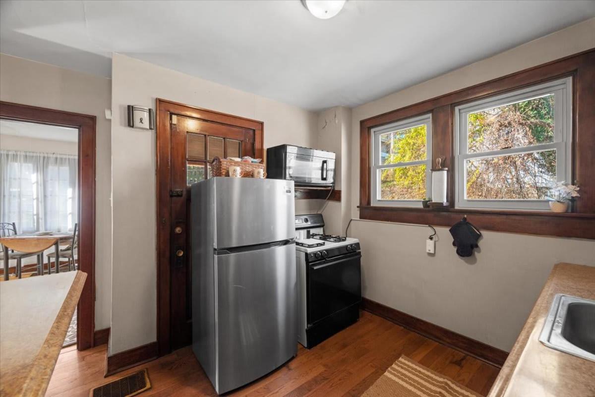Light-bright With Craftsman Character And Views Holiday home *