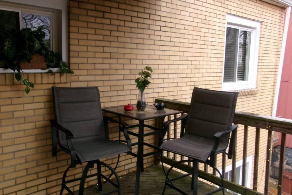 North Side Bungalow - Sleeps 8! Apartment Pittsburgh