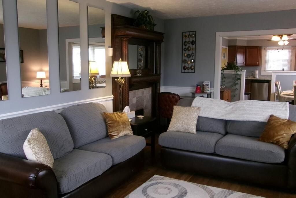North Side Bungalow - Sleeps 8! Apartment Pittsburgh